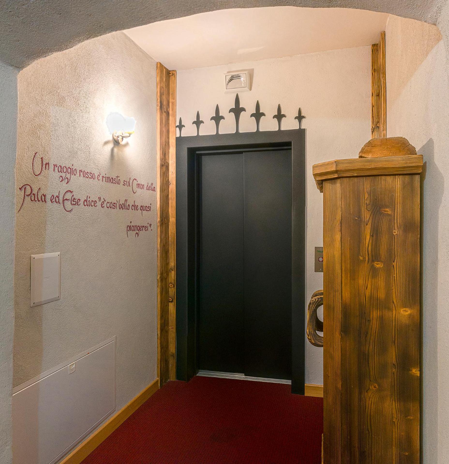 サン・マルティーノ・ディ・カストロッツァ Castel Madonnaアパートホテル エクステリア 写真